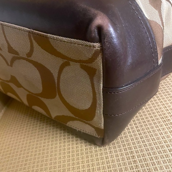 Coach Legacy Signature 21149 - GUC - Picture 9 of 15